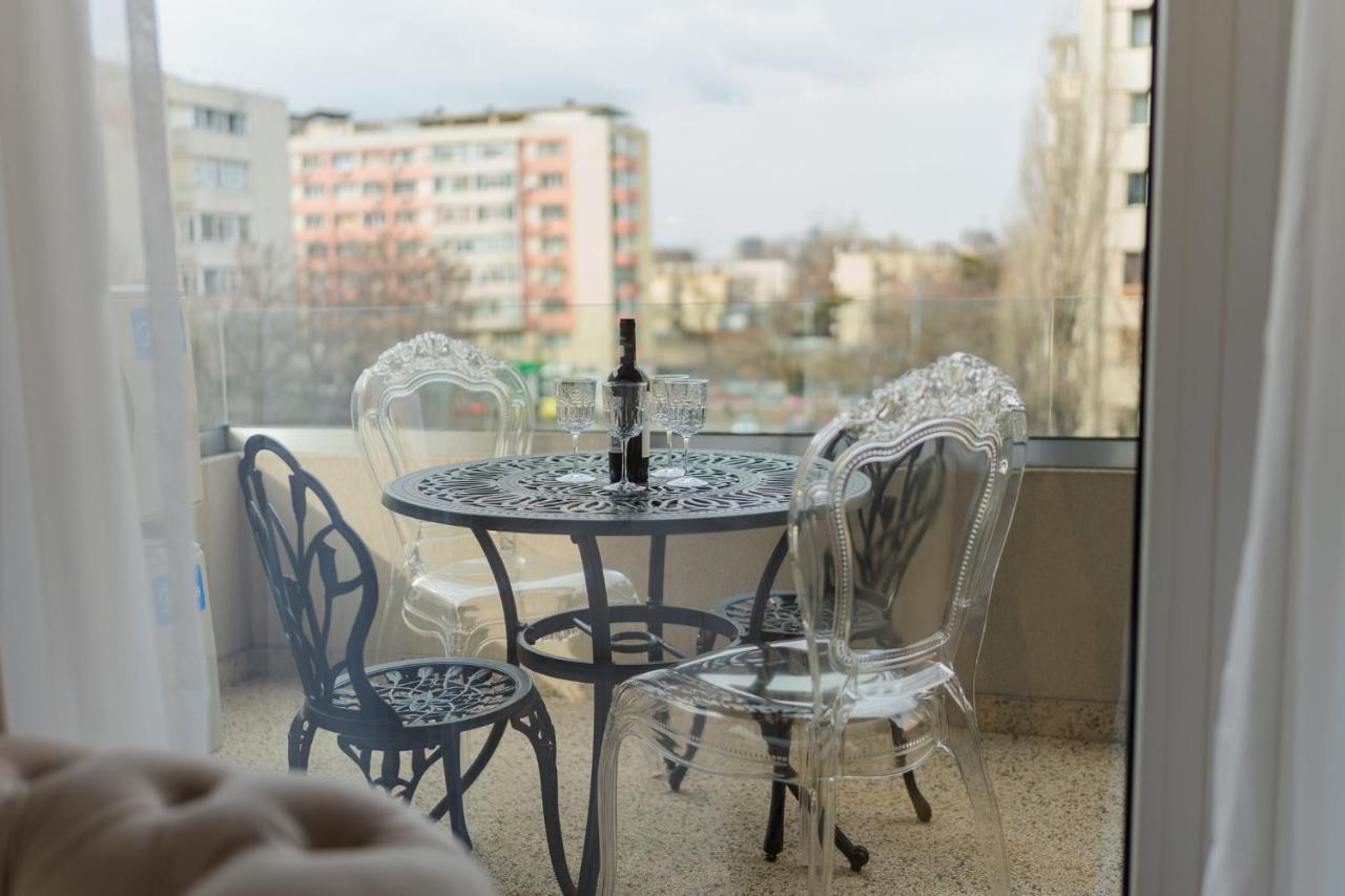 Central Apartments With City View & Large Balcony Bucarest Extérieur photo