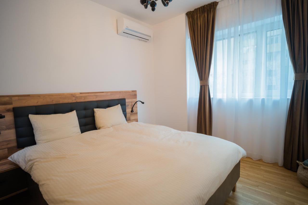 Central Apartments With City View & Large Balcony Bucarest Extérieur photo
