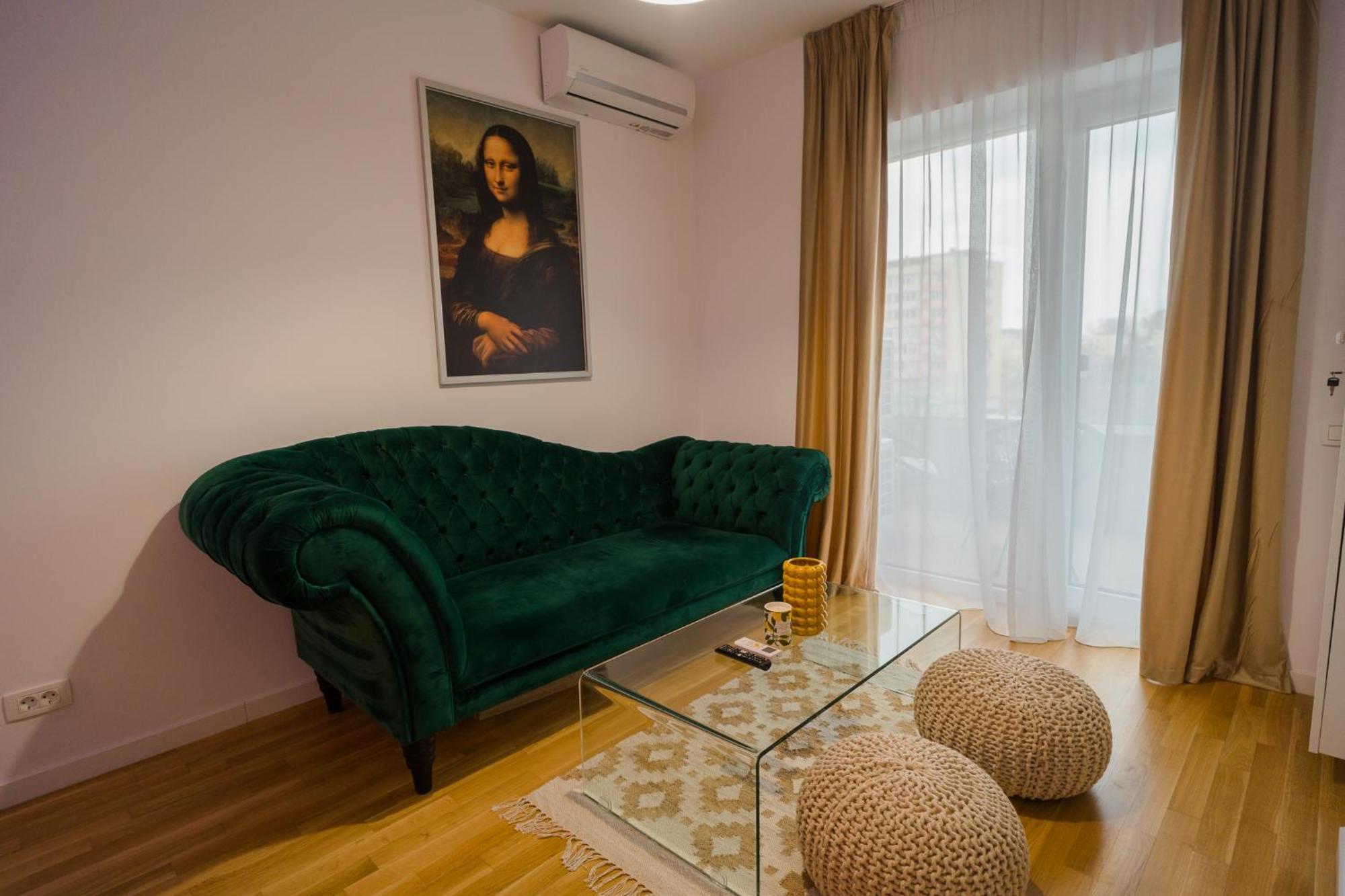Central Apartments With City View & Large Balcony Bucarest Extérieur photo