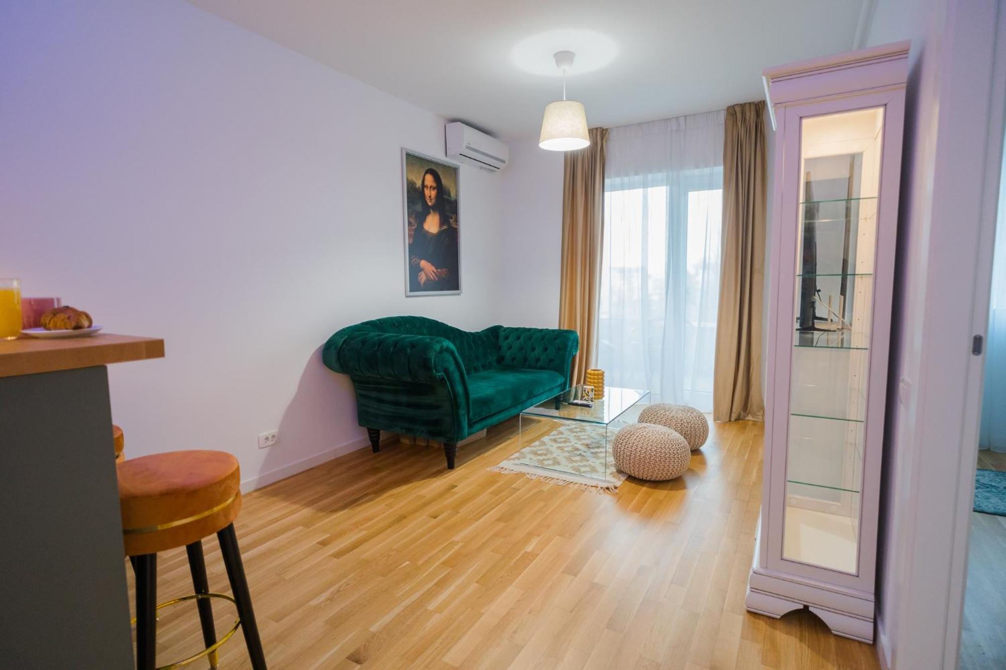 Central Apartments With City View & Large Balcony Bucarest Extérieur photo