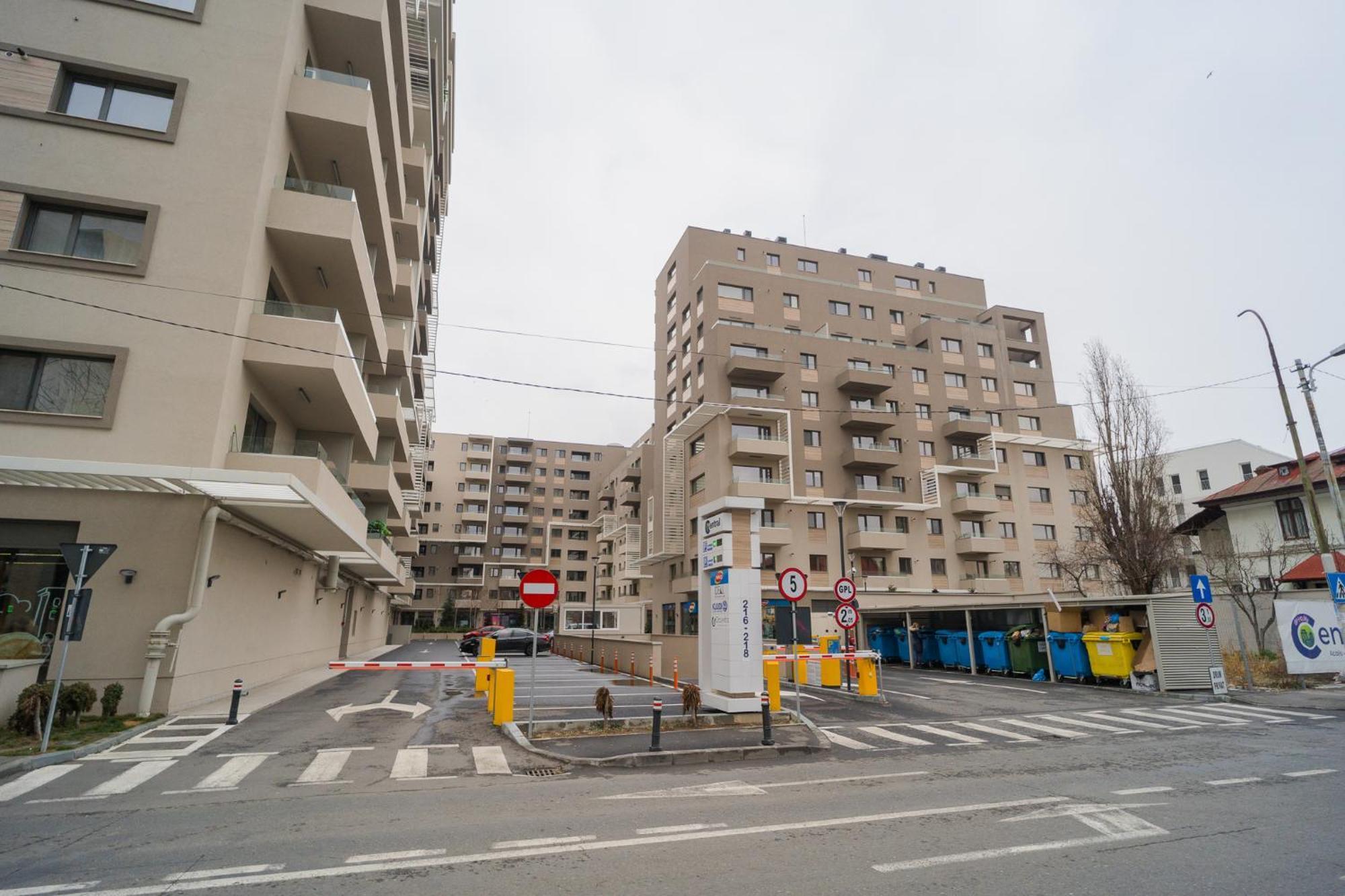 Central Apartments With City View & Large Balcony Bucarest Extérieur photo